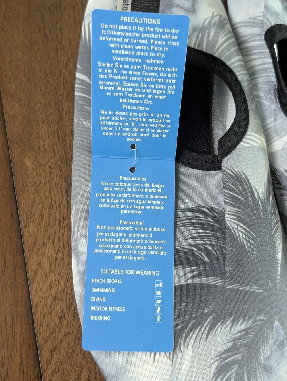 NWT Men’s Gray Palm-Print Water Shoes, Size 42/43